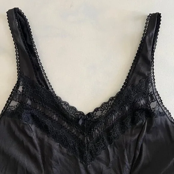 Fitted Black Lace Trim Center Bow Tank Top - Picture 2 of 5